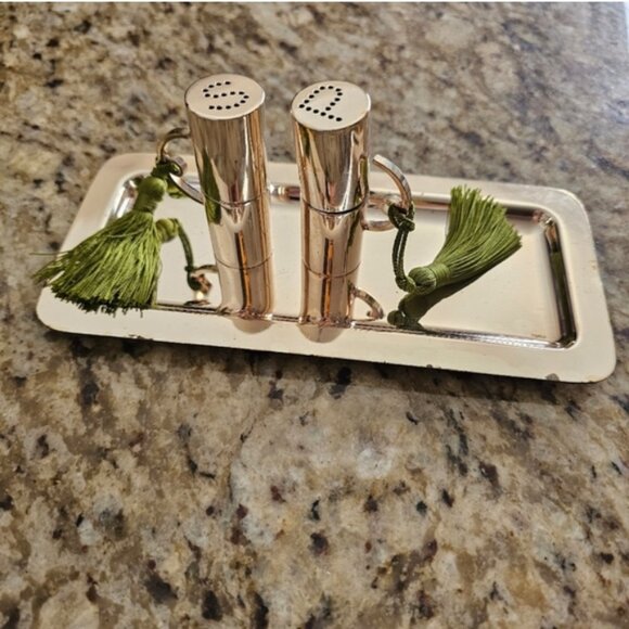 Vintage silver salt and pepper shakers - Picture 4 of 7